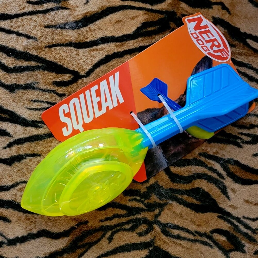 Nerf Dog Squeak Arrow Big Dog.. New!